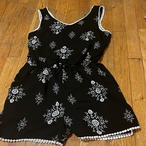 Black Romper With White Flowers Size Girls 14